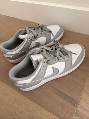 Nike men’s size 9 never worn White and Gray sneakers